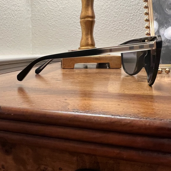 Burberry sunglasses - Picture 3 of 7